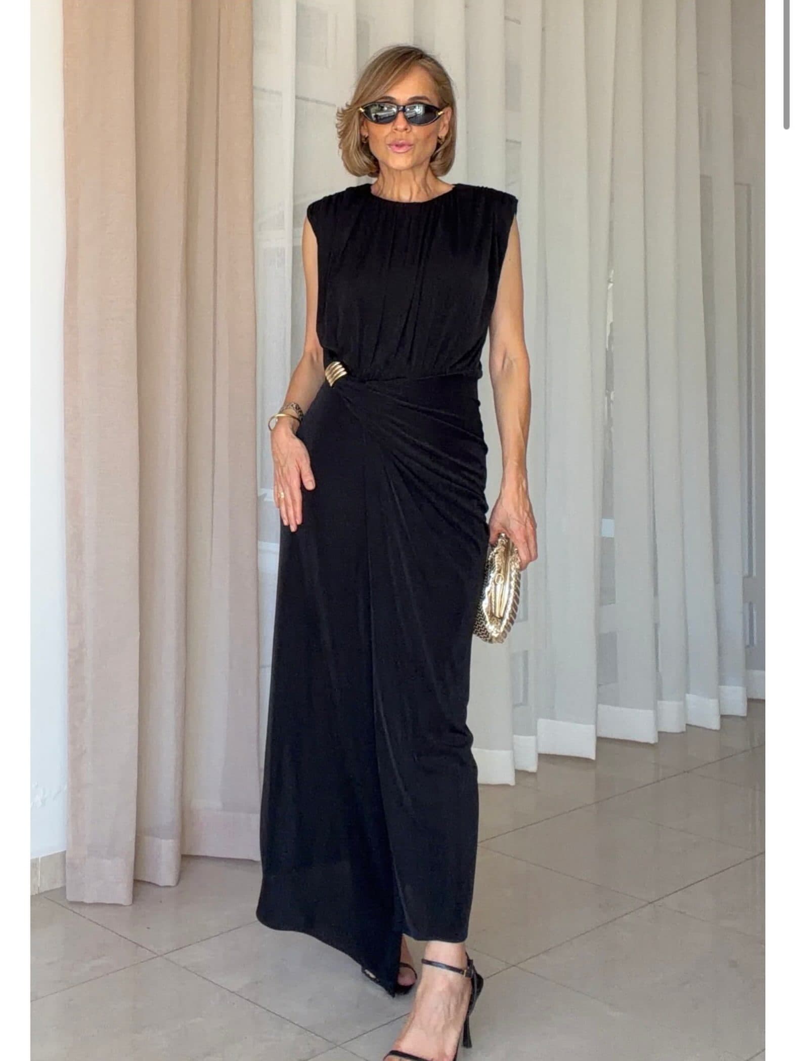 Vestido negro Boutique Chic Avenue — colección de temporada